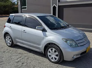 Toyota IST 2005 Silver