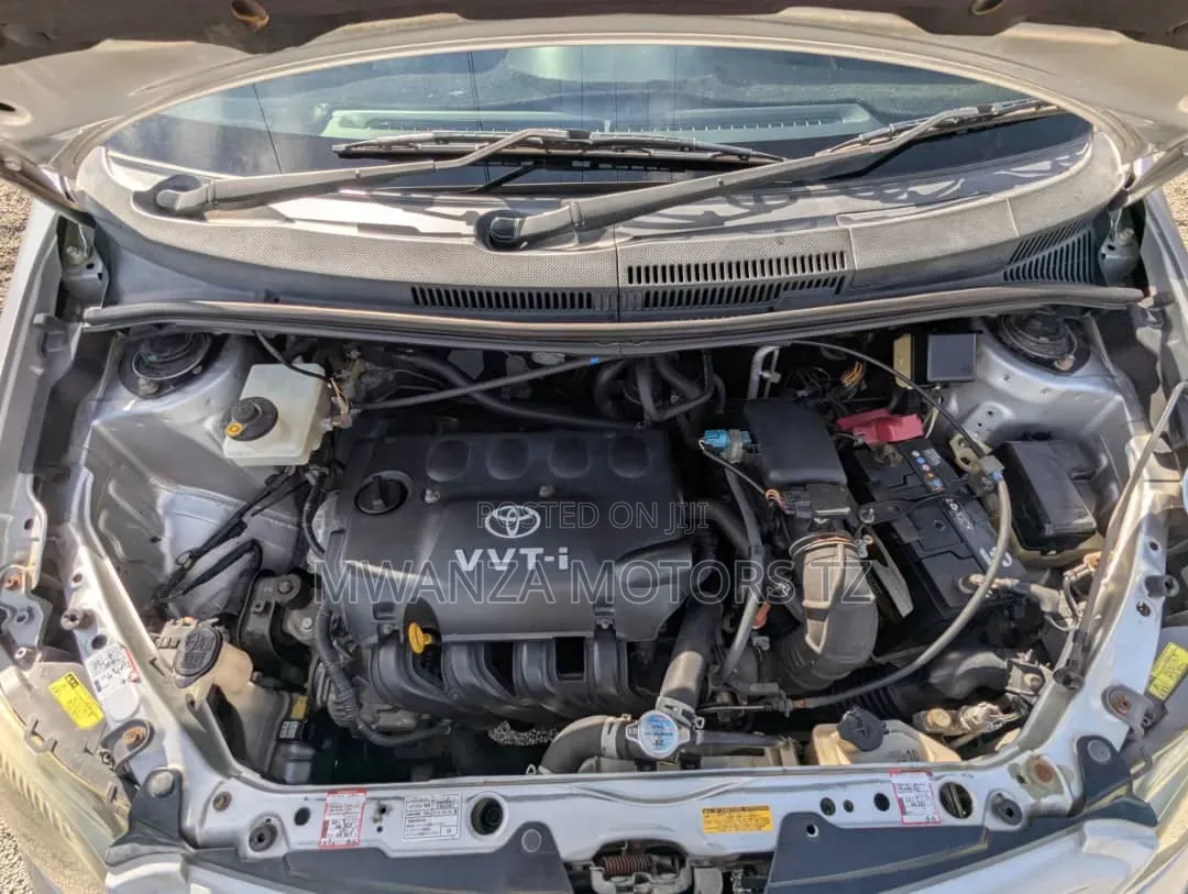 Toyota IST 2005 Silver