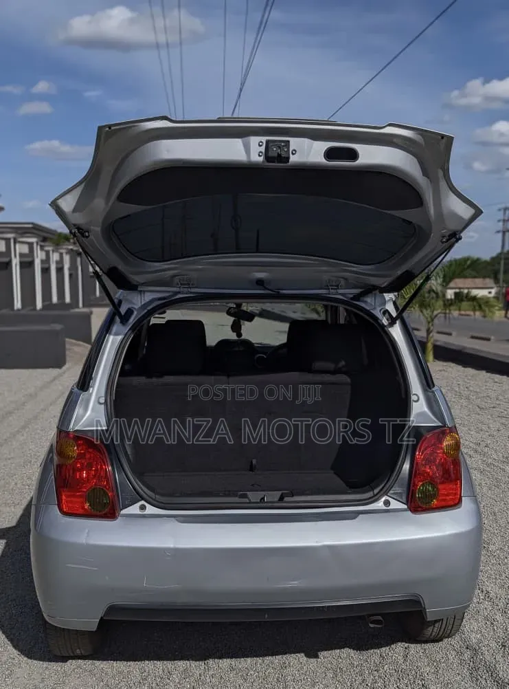 Toyota IST 2005 Silver