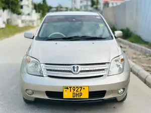 Toyota IST 2005 Gold
