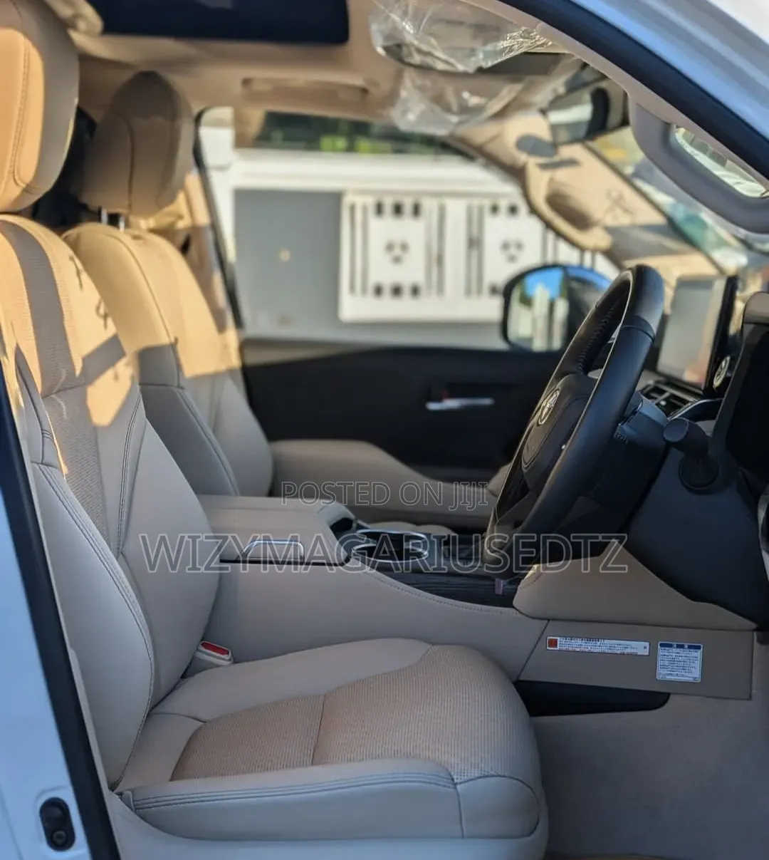Toyota Land Cruiser LC300 2022 White