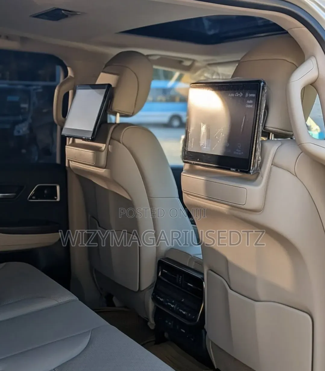 Toyota Land Cruiser LC300 2022 White