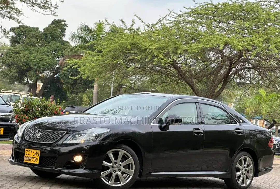 Toyota Crown 2010 Black
