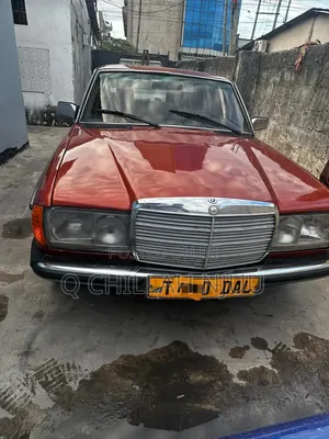 Mercedes-Benz W123 1984 Maroon