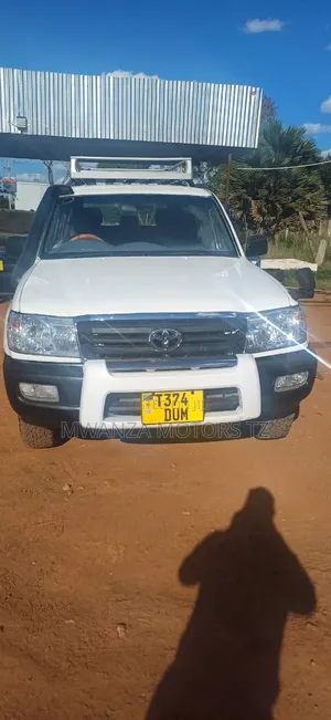 Toyota Land Cruiser 2007 White
