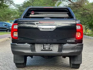 Toyota Hilux 2021 Black