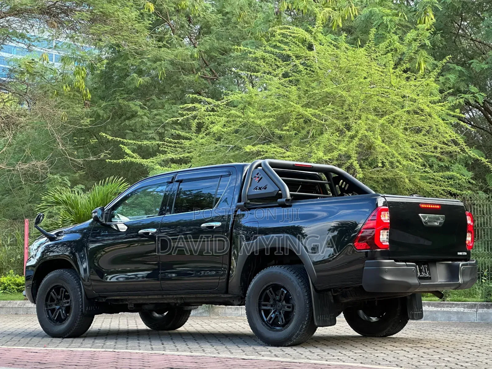 Toyota Hilux 2021 Black