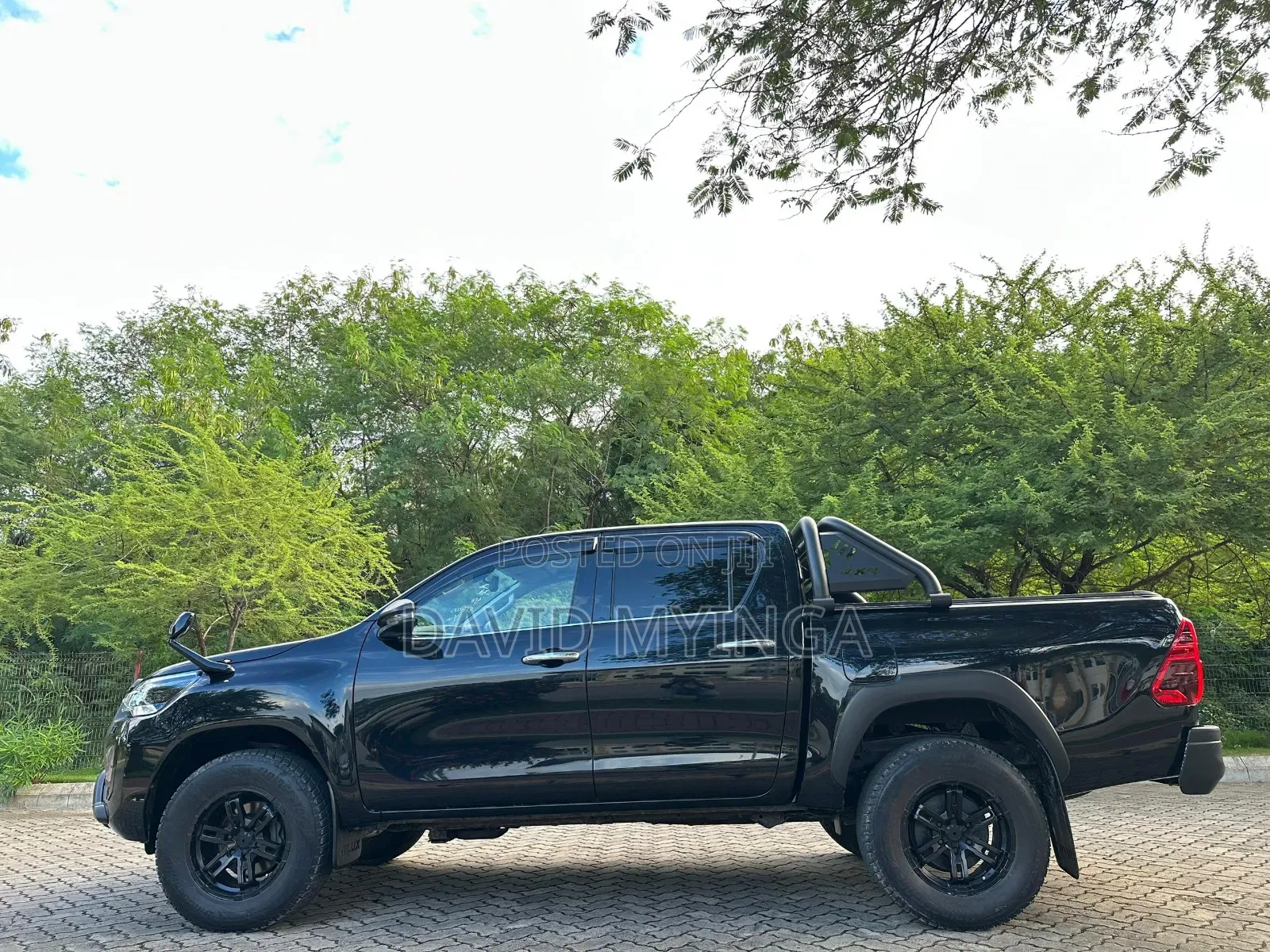 Toyota Hilux 2021 Black