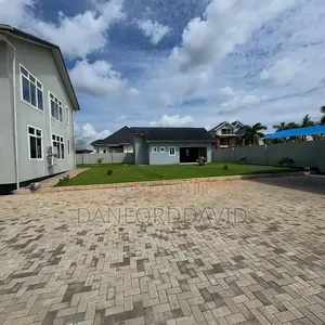 5bdrm House in Kahwa Real Estate, Kunduchi for rent