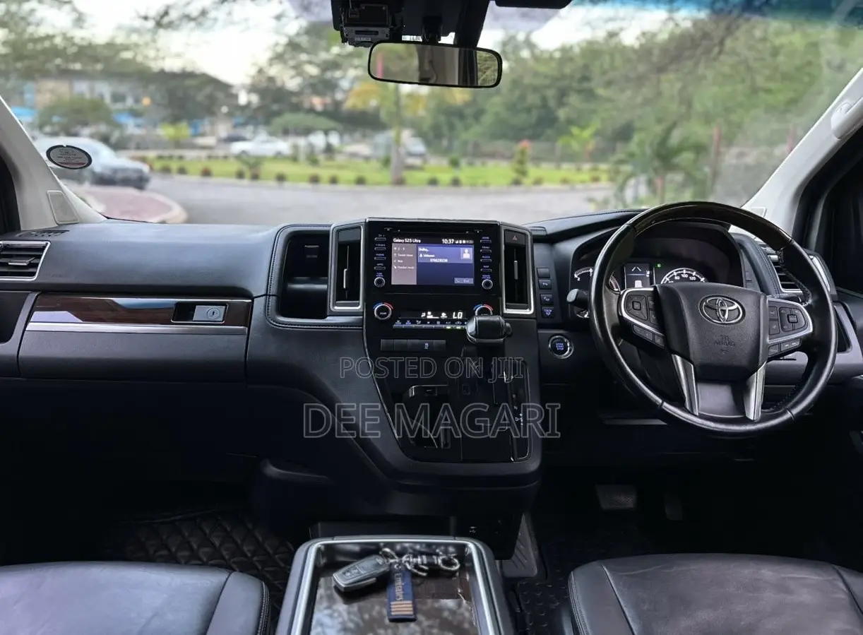 Toyota Quantum 2019 Silver