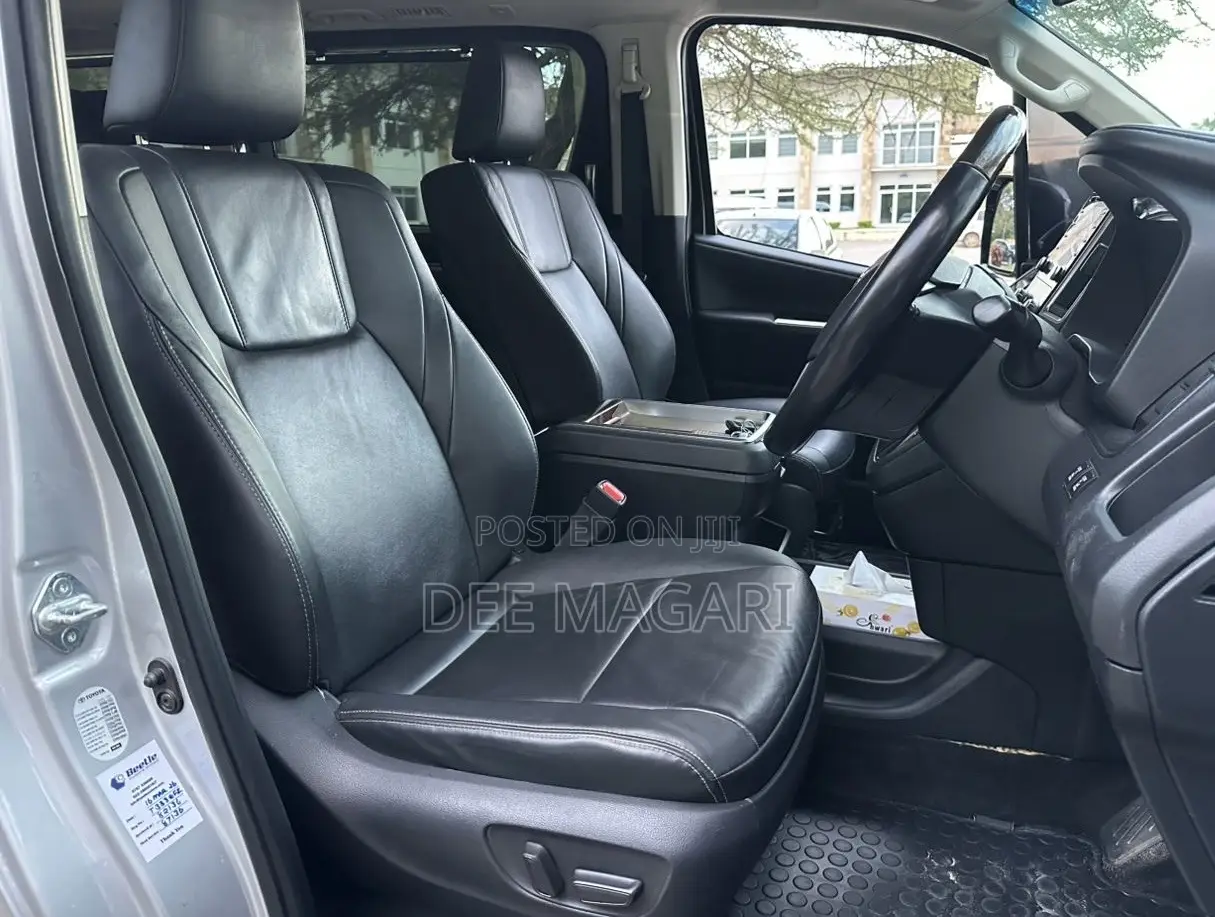 Toyota Quantum 2019 Silver