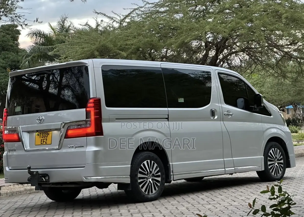 Toyota Quantum 2019 Silver