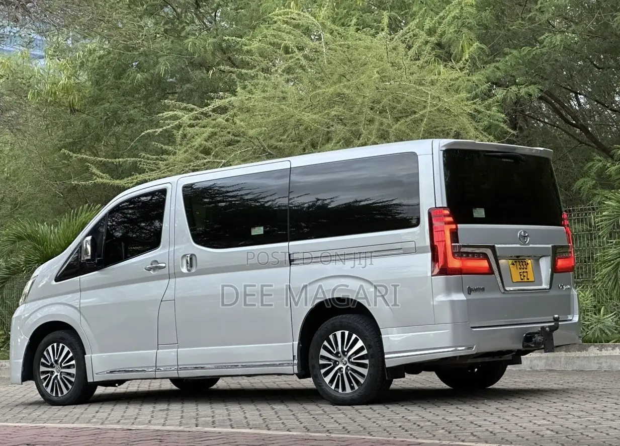 Toyota Quantum 2019 Silver