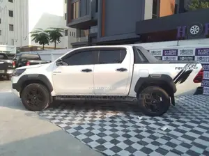 Toyota Hilux 2020 White