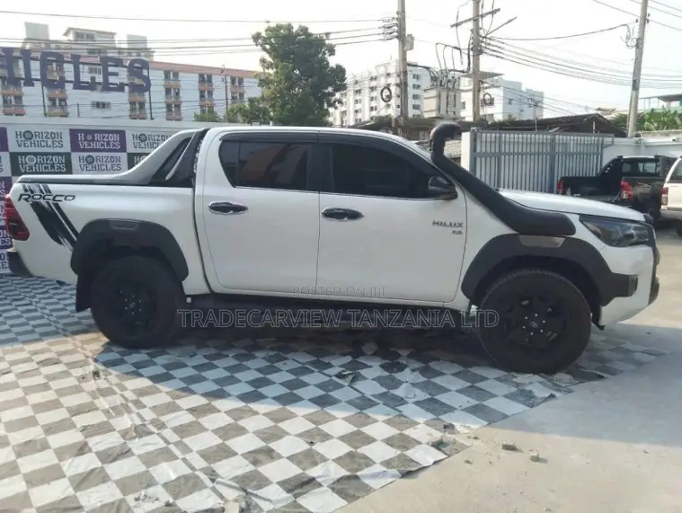 Toyota Hilux 2020 White