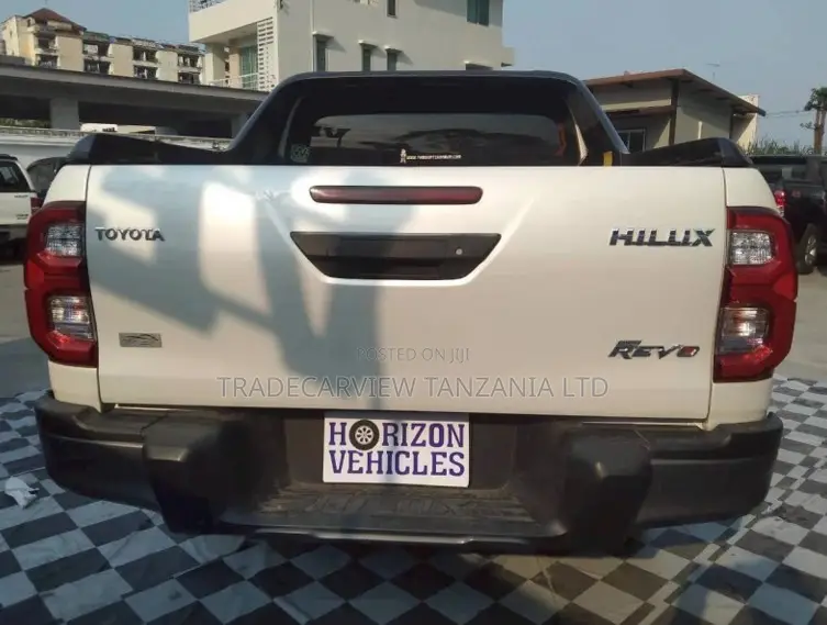 Toyota Hilux 2020 White