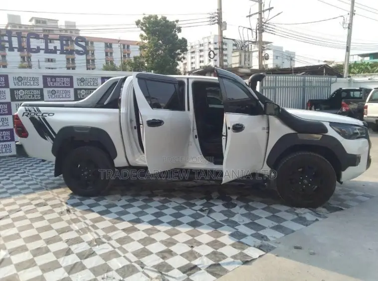 Toyota Hilux 2020 White