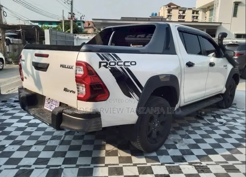Toyota Hilux 2020 White