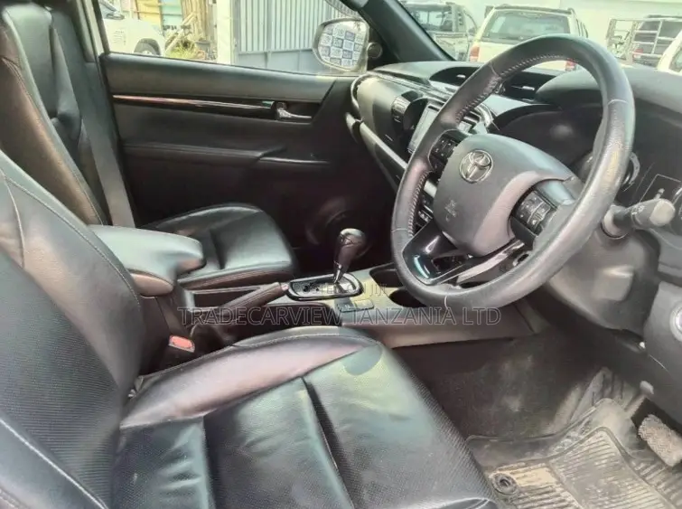 Toyota Hilux 2020 White