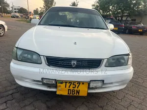 Toyota Corolla 2000 White