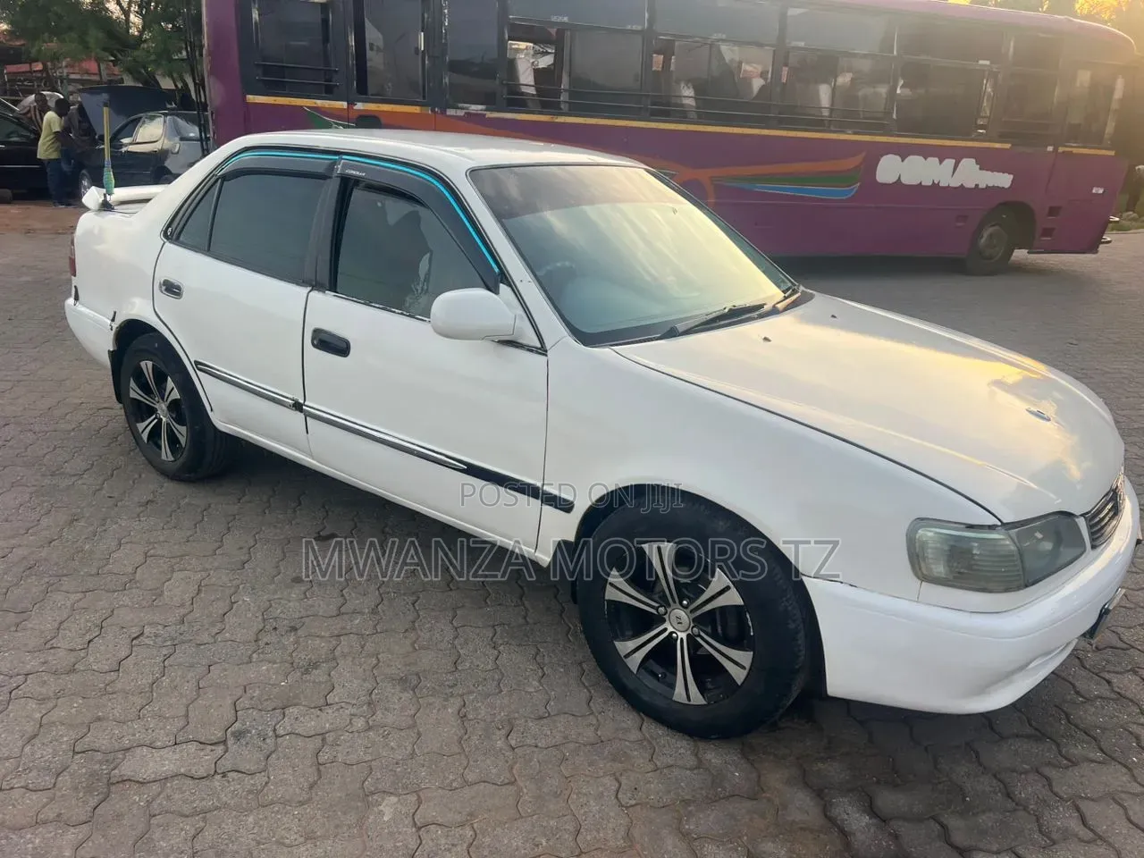 Toyota Corolla 2000 White