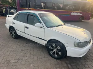 Toyota Corolla 2000 White