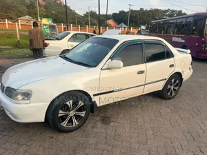 Toyota Corolla 2000 White