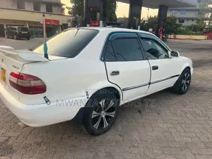 Toyota Corolla 2000 White