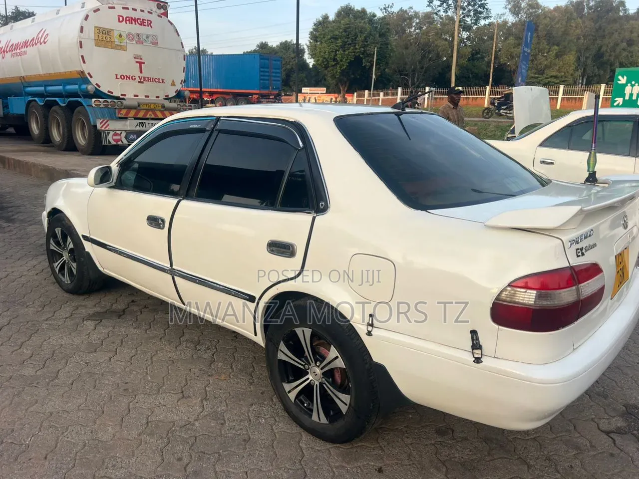 Toyota Corolla 2000 White