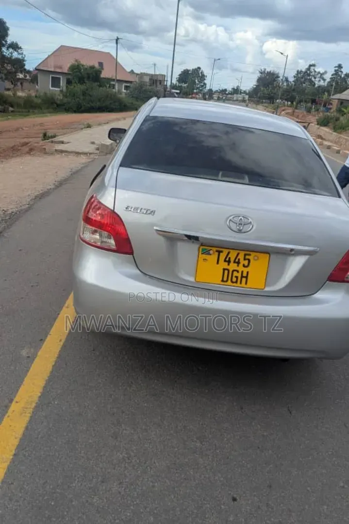 Toyota Belta 2006 Silver