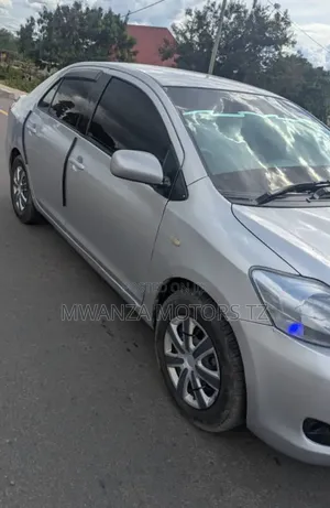 Toyota Belta 2006 Silver