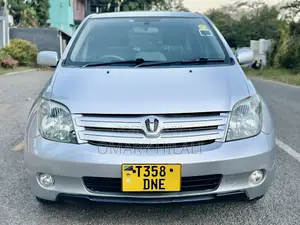 Toyota IST 2005 Silver