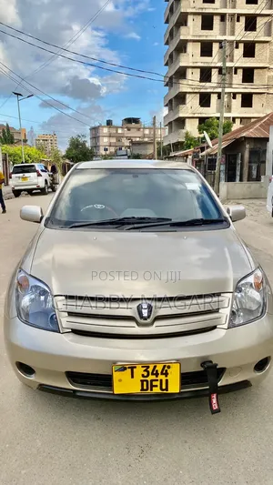 Toyota IST 2004 Gold