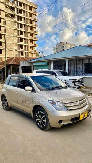 Toyota IST 2004 Gold