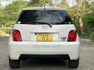 Toyota IST 2004 White