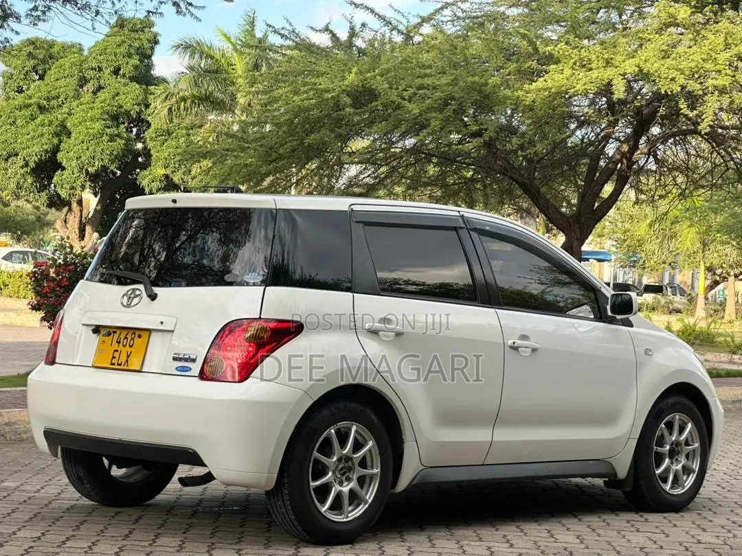 Toyota IST 2004 White