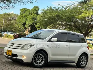 Toyota IST 2004 White