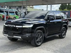 Toyota Land Cruiser LC300 2023 Black