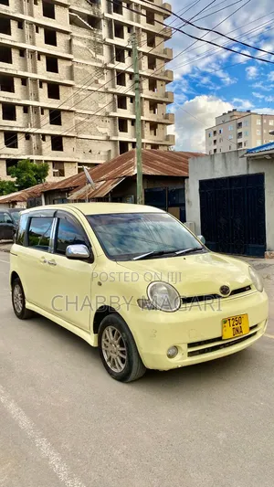 Toyota Sienta 1.5 FWD 2006 Yellow