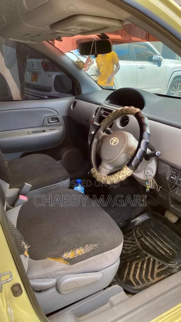 Toyota Sienta 1.5 FWD 2006 Yellow