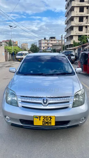 Toyota IST 2004 Silver