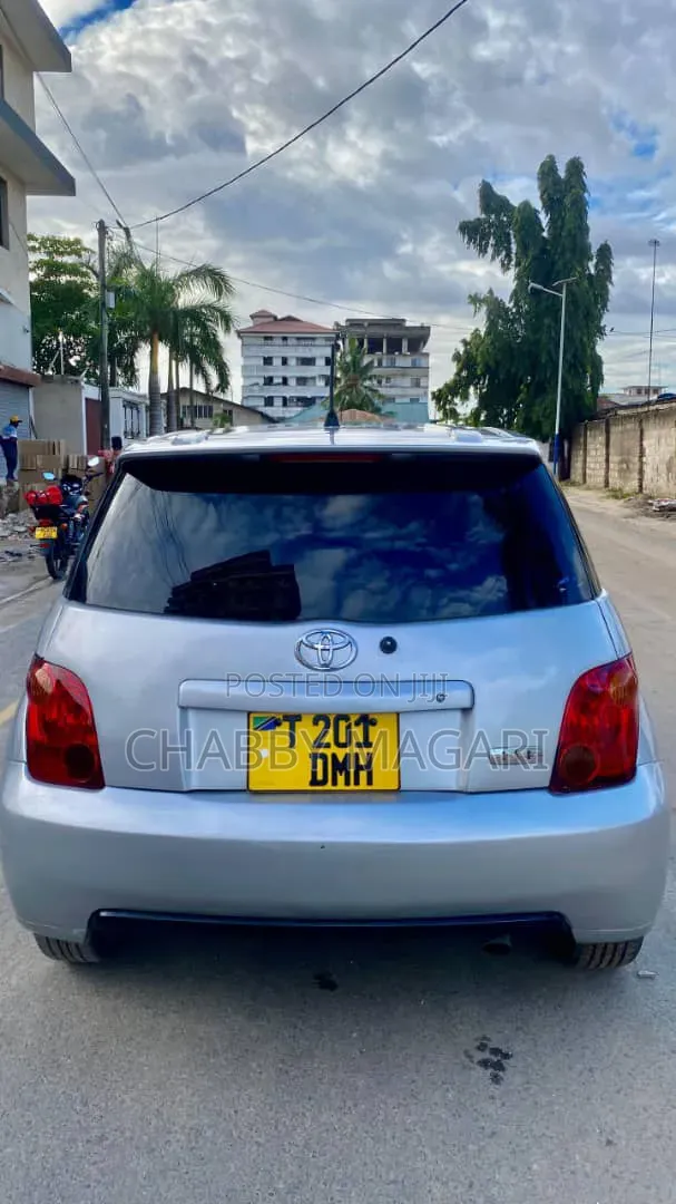 Toyota IST 2004 Silver