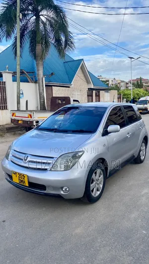 Toyota IST 2004 Silver