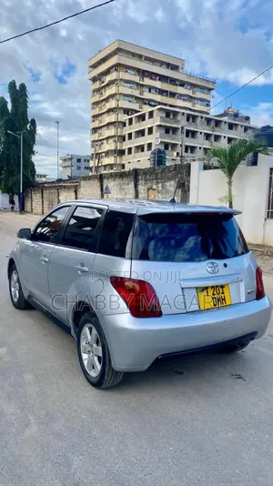 Toyota IST 2004 Silver