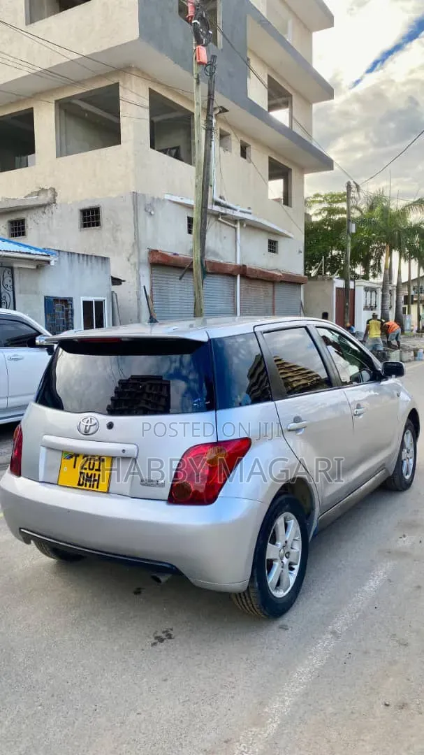 Toyota IST 2004 Silver