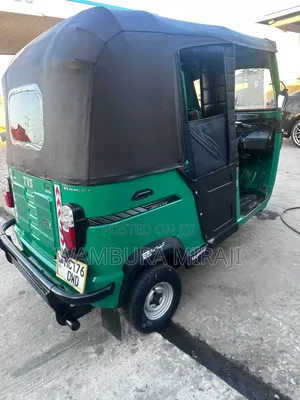 Bajaj Avenger 200 2026 Blue