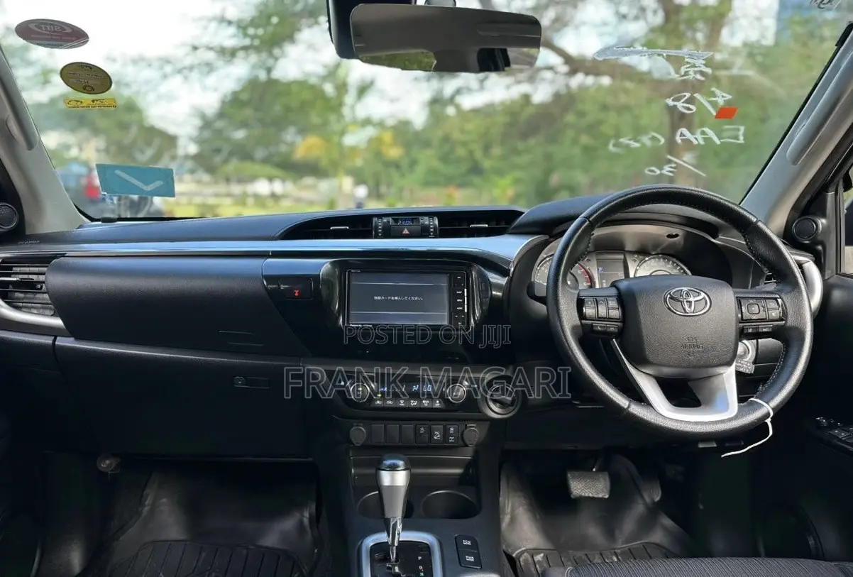 Toyota Hilux 2021 Black