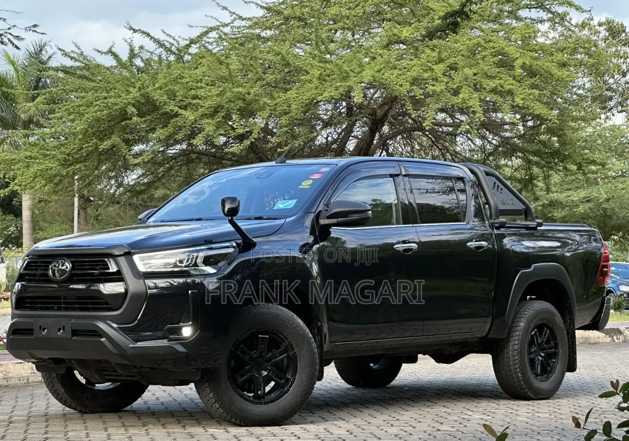 Toyota Hilux 2021 Black
