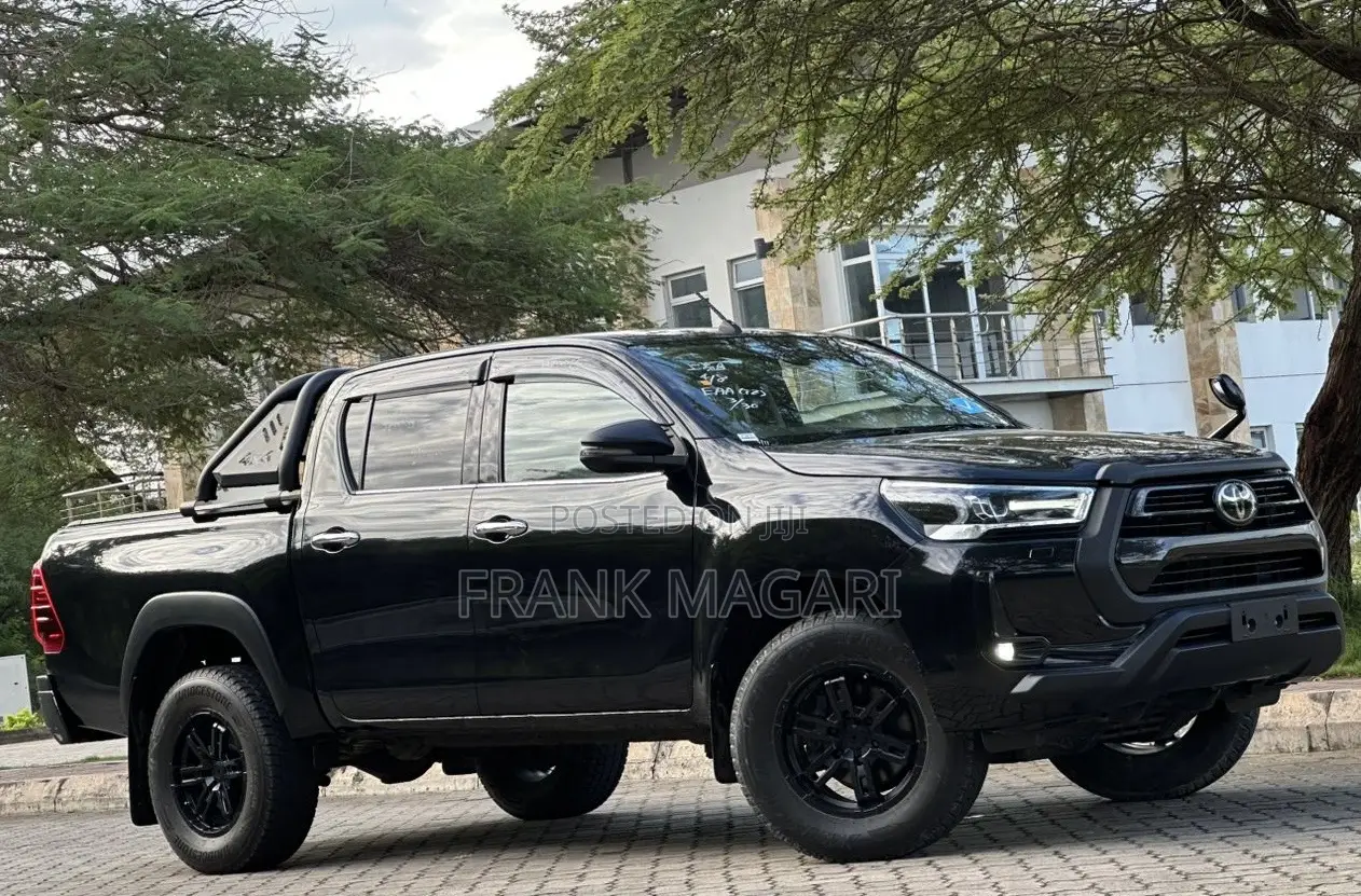 Toyota Hilux 2021 Black