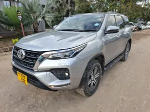 Toyota Fortuner 2022 Gray